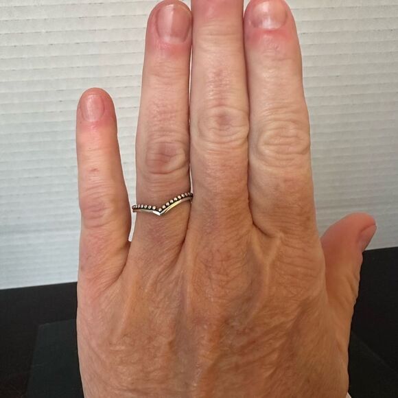 Sterling silver “v” dip ring - Picture 3 of 4